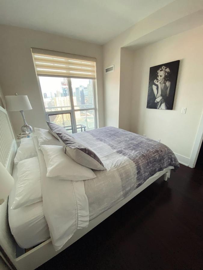 Luxury Condo On Cn Tower Toronto Exterior foto